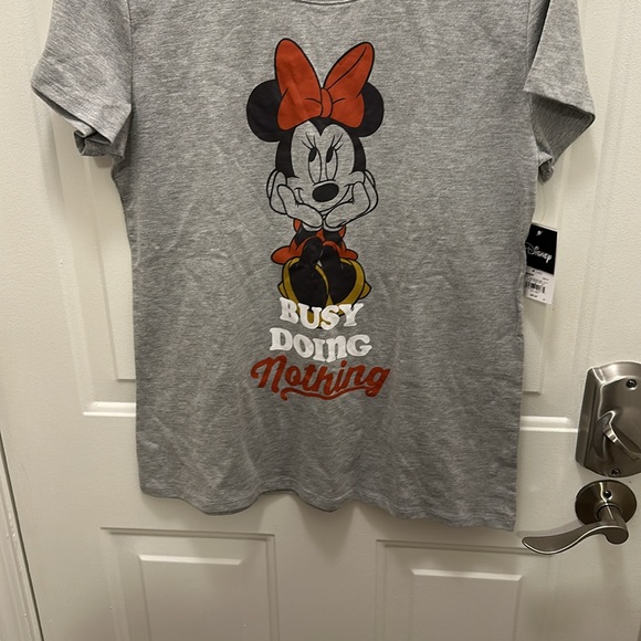 Brand new with tags! Women’s Medium Disney “busy doing nothing” Minnie t-shirt - Picture 6 of 6